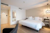 Óbal Urban Hotel Hotels near Playa de la Bajadilla