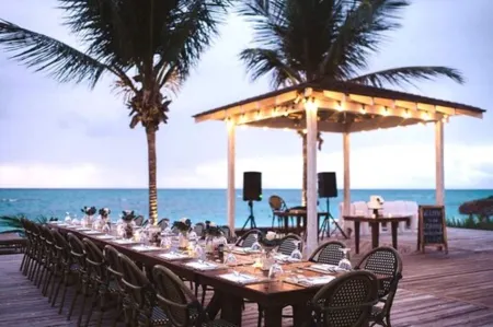 La Bougainvillea Hotel and Villas Отели рядом с достопримечательностью «Mike's beach»