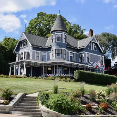 The Hancock House Hotels near Julien Dubuque Monument