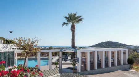 Hillside Studios & Apartments