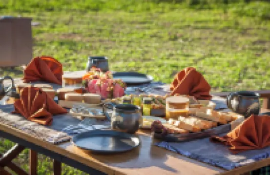 Gnu Mara River Camp