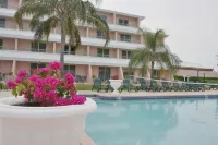 Castaways Resort and Suites - Kolam Renang