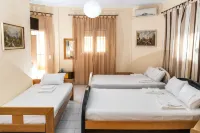 Chris Apartments