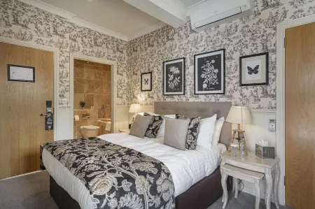 The White Horse Hotel, Romsey, Hampshire Отели рядом с достопримечательностью «Plaza Theatre»