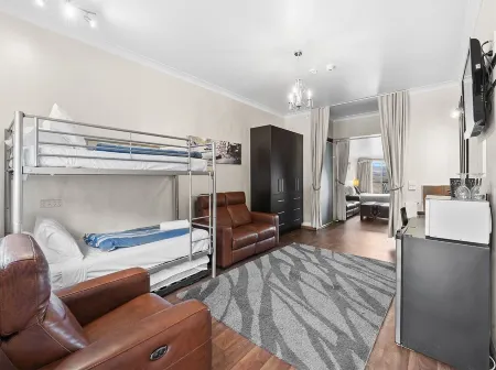 Siesta Villa Отели рядом с достопримечательностью «Сноуи Маунтинс Граммар Скул»