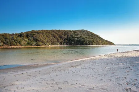 Little Palms by Burleigh Letting Co Отели в г. Palm Beach