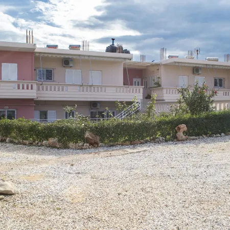 Skamagkas M. Apartments