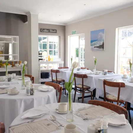Constantia White Lodge Guest House Отели рядом с достопримечательностью «Парк Винберг»