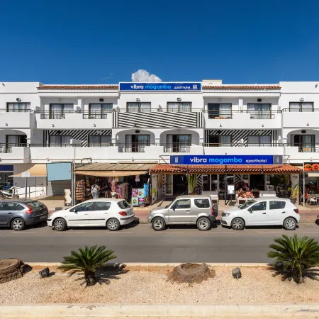 Aparthotel Vibra Mogambo - Adults Only Отели рядом с достопримечательностью «Пляжный клуб Bora Bora Ibiza»