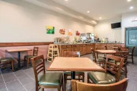 Quality Inn & Suites East Troy I-43