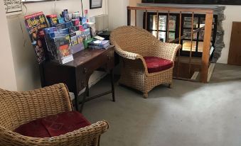 The Pecking Mill Inn