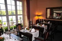 Podzamcze - Schlosspension Hotel a Koszalinski
