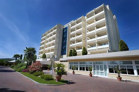 Hotel Des Bains Terme Отели рядом с достопримечательностью «Oratorio della Madonna Nera»