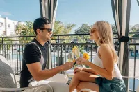 Hollander Hotel - Downtown St. Petersburg - Scenic