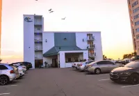 Beachside Hotel - 주차장