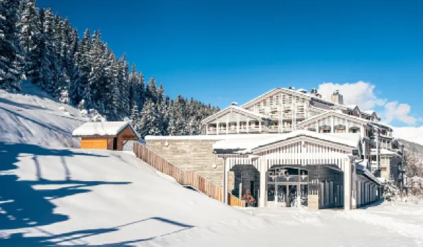 Ecrin Blanc Resort Courchevel - Aquapark Hotels near Courchevel 1650