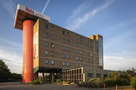 Ibis Rotterdam Vlaardingen Отели рядом с достопримечательностью «Zwaluwen»