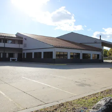 Greenlight Inn & Suites St James
