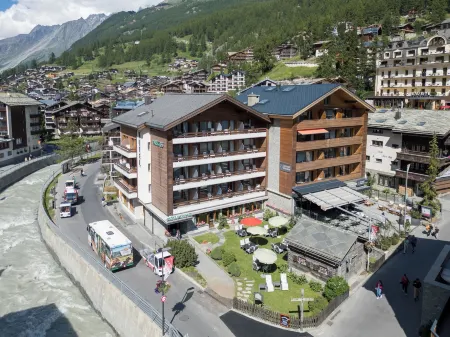 Hotel Parnass Отели в г. Церматт