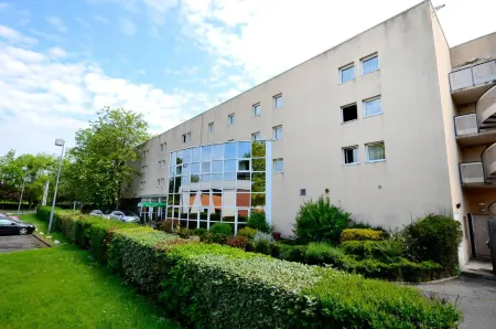 Greenhotels Roissy Parc des Expositions Отели рядом с достопримечательностью «Fresque "Abri bus 2"»