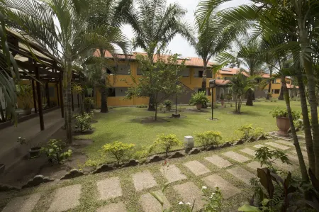 Hotel Palm Beach Отели рядом с Аэропорт Пуэнт-Нуар Агостино Нето