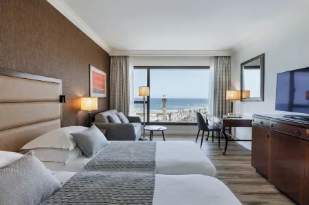 InterContinental Hotels David Tel Aviv Отели рядом с достопримечательностью «Белый город»