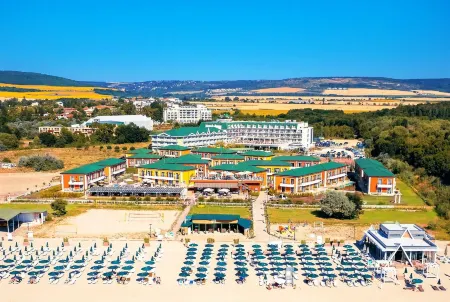 Eco Therma Village - Free Parking & Private Beach & All Inclusive Отели в г. Albena