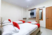 RedDoorz Plus Near WTC Batanghari Mall