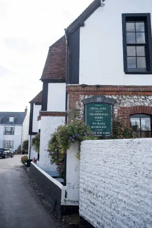 Village House Coaching Inn Отели рядом с достопримечательностью «High Salvington Windmill»