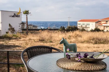 Aewol Bada Town House Отели рядом с достопримечательностью «Aewol Coast Road»