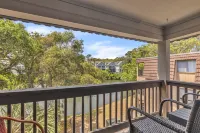 Lagoon Views and Spacious Living - Stylish Coastal Sanctuary