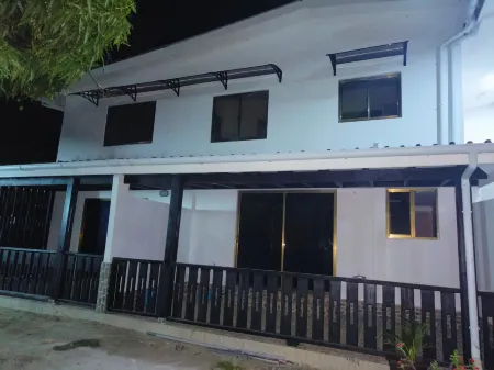 Alpha & Omega Apartment Seychelles Отели в г. Пор Гло