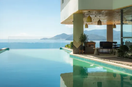 파노라마 럭셔리 비치프런트 나트랑 호텔