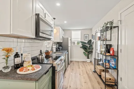 1 Br Passyunk Ave Stunner- Perfect Location Отели рядом с достопримечательностью «Уэицман Нешнел Музеум оф Американ Джевиш Хистори»
