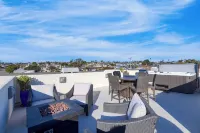 Sunset Serenity by Avantstay Rooftop w/ Hot Tub & Fire Pit, 3 Blocks to Beach!