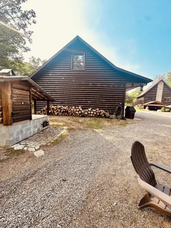 Little Valley private log cabin in the woods by Lake Petenwell