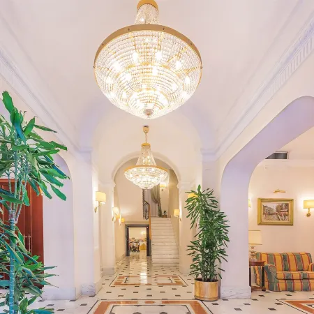 Raeli Hotel Lux Отели рядом с достопримечательностью «Вилла Торлония»