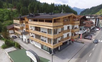 Luxurious Apartment with Sauna Garage Roof Terrace