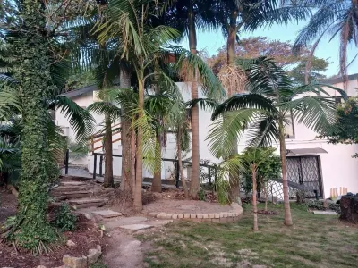 Cozy Margate Retreat family home with 2 Bedrooms Hôtels à : Port Shepstone