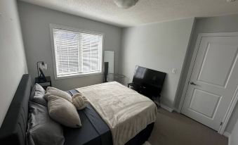 Cozy Whitby Retreat - 2 Bedroom Private House