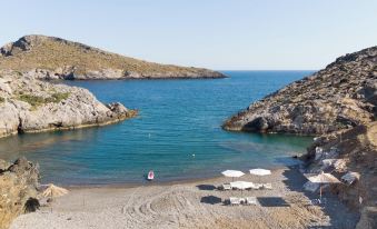 Beachfront Studio Kyma West