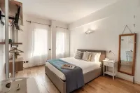 Minerva - by Myhomeincomo