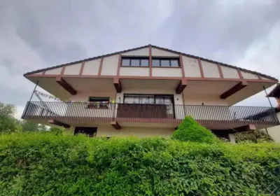 3-Bed Artist Chalet Near San Sebastian Sleeps 6 Hôtels à : Arbizu