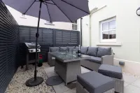 Cottage Mews - Seaside Cottage Parking Terrace - Ocean View
