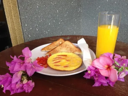 Bale Gerupuk Отели в г. Sengkol