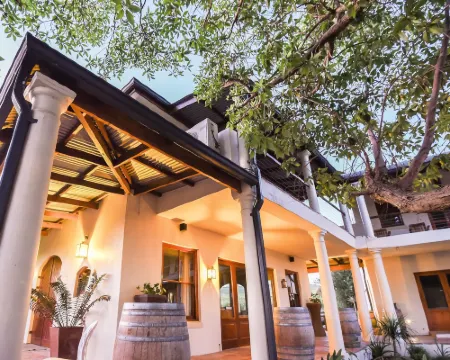 Lovane Boutique Wine Estate and Guesthouse โรงแรมในสเตลเลนบอสช์