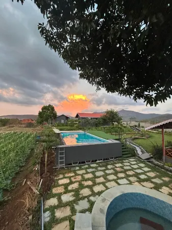 Varu woods Отели в г. Кадад