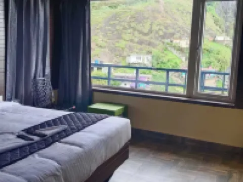 MISTY VALLEY INN