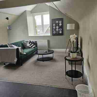 1 Bed Flat - Sleeps 2 - Parking - Wifi Rooms