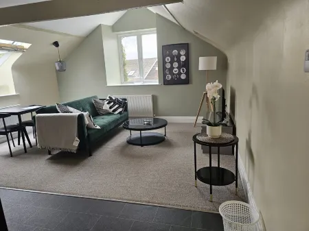 Charming 1-Bed Loft in Caerleon